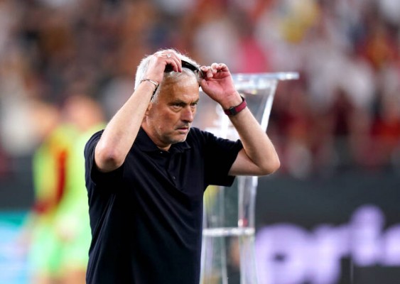Mourinho insiste en el fichaje de un '9' y el Roma apunta a Marcos Leonardo
