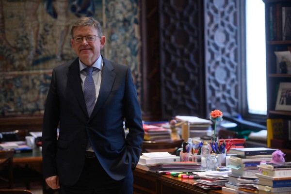 Puig completa su equipo como expresidente con su jefa de Gabinete Esther Ortega