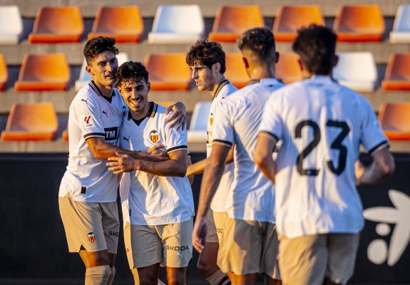 El Valencia se impone al Nástic por 2-1 en un partido de entrenamiento
