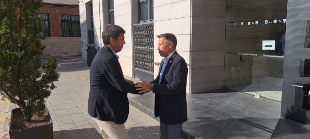 Mazón estrecha lazos con el Ayuntamiento Burriana para emprender futuras inversiones