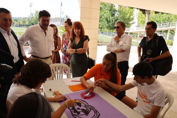 La escuela de verano de AODI, una realidad gracias al cóctel solidario de Navidad de Vectalia 