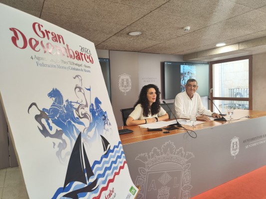 Alicante recrea el siglo XVI con el Desembarco Moro y un zoco árabe