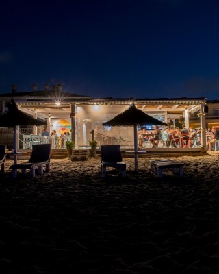 Los hosteleros quieren alargar la temporada alta en La Manga más allá del verano incrementando las actividades, fiestas y conciertos