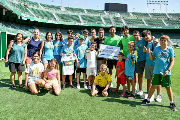 Milla y Bigas entregan a AITEAL la recaudación de la rifa solidaria de la 'Perebigueta'
