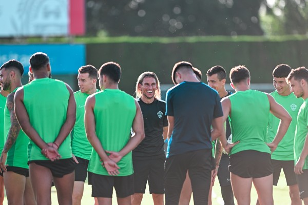 Penúltima prueba para el Elche con Mario Gaspar y 'Cris' Salvador como alicientes
