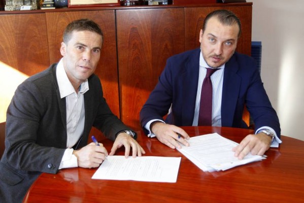 El Levante ficha a Rubi como sustituto de Alcaraz hasta final de temporada