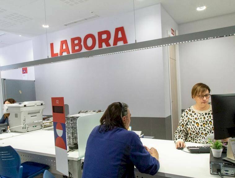 La Generalitat atribuye el repunte del paro al sector educativo y asegura que pondrá medidas