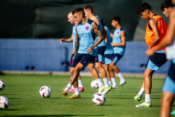A por la primera victoria de la pretemporada en una semana clave por el futuro del Levante