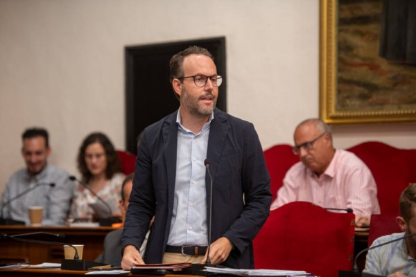 El PSOE de Elche, preocupado por la renuncia de Costa a una semana del uso de vía pública en Festes 