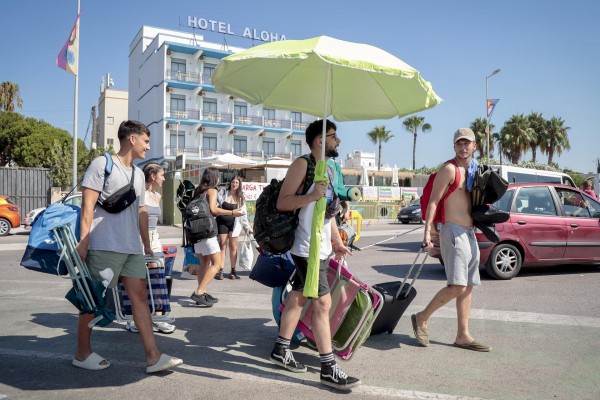 Calor y ambiente playero ante las fiestas de bienvenida que inauguran el Arenal Sound