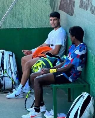 Alcaraz apura su preparación en pista dura en El Palmar y Villena para volar el viernes a Canadá