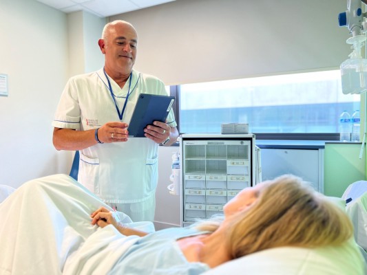 El Hospital de Torrevieja incorpora 30 tablets para el control a cada paciente