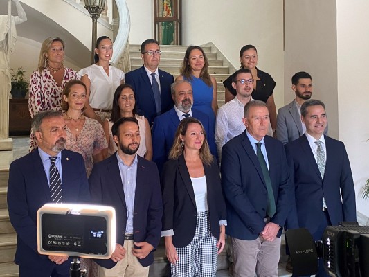 Vox se queda con la mitad de las áreas que quería: asume Seguridad y Familia tras pactar con el PP