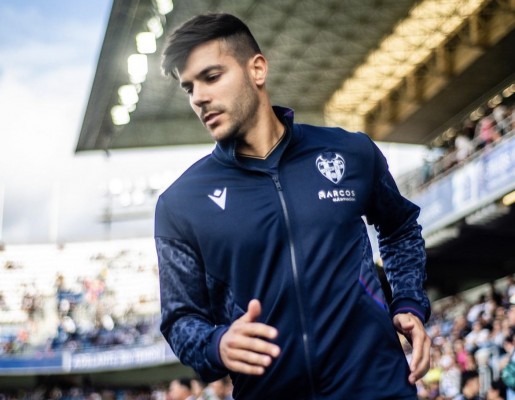 Rober Pier llega a Gijón para fichar por el Sporting