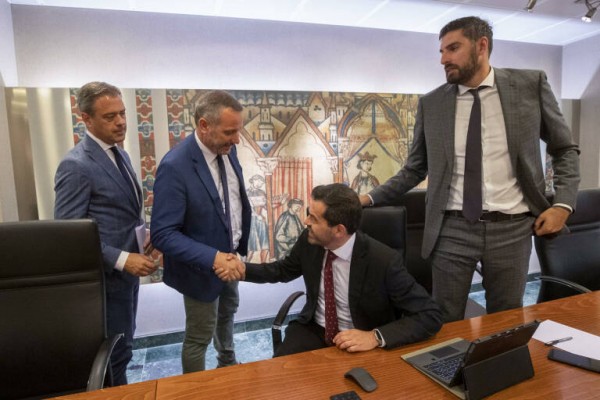 Miras pone la pelota en el tejado de Vox para la investidura: 