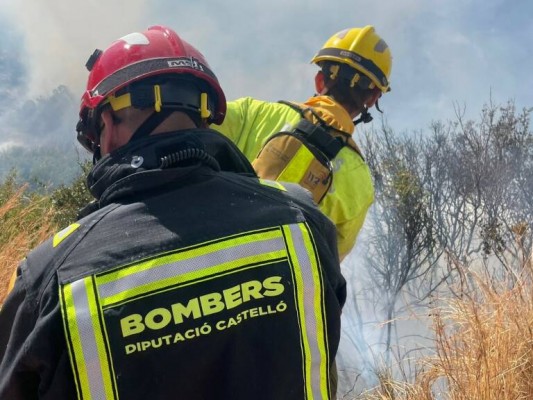 Restablecido el tráfico ferroviario en Peñíscola, suspendido por un incendio de vegetación 