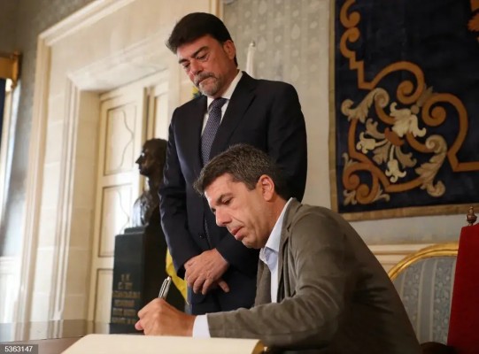 Mazón promete acelerar proyectos pendientes en Alicante y cofinanciar el centro de congresos