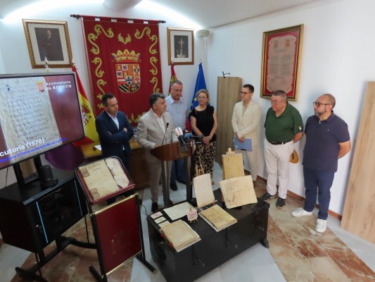 Vuelven a Abanilla tres documentos de los siglos XVII y XVIII recuperados por la Guardia Civil

