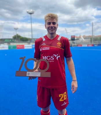 César Curiel se proclama campeón del Torneo del Centenario RFEH con los Redsticks