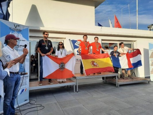 Zampacaballo y Francés, del RCN de Valencia, campeones del mundo en la clase Vaurien