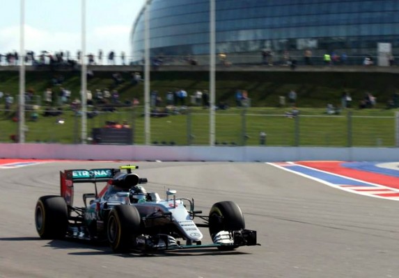 Rosberg no falla en su cita con la 'pole' en Suzuka