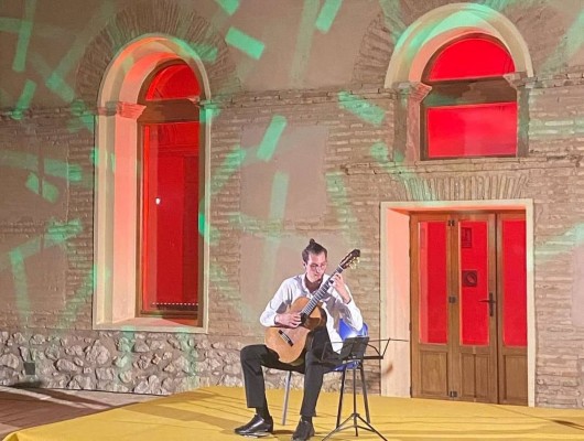 El turco Özberk Sarigül deleita a los muleños en el Festival Internacional de Guitarra Ciudad de Mula