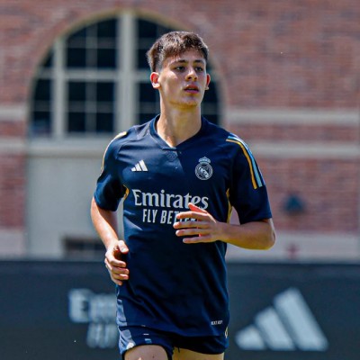 Arda Güler sufre una lesión en el menisco interno de la rodilla derecha y vuelve a Madrid
