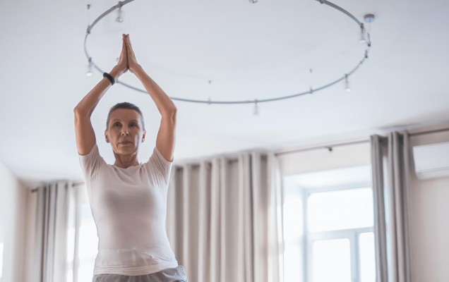 Un estudio sugiere que el yoga es beneficioso para las mujeres con riesgo de padecer Alzheimer