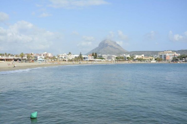Xàbia vuelve a autorizar el baño en la playa del Arenal al descartarse contaminación