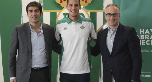  El Betis renueva a Álex Alegría hasta 2021