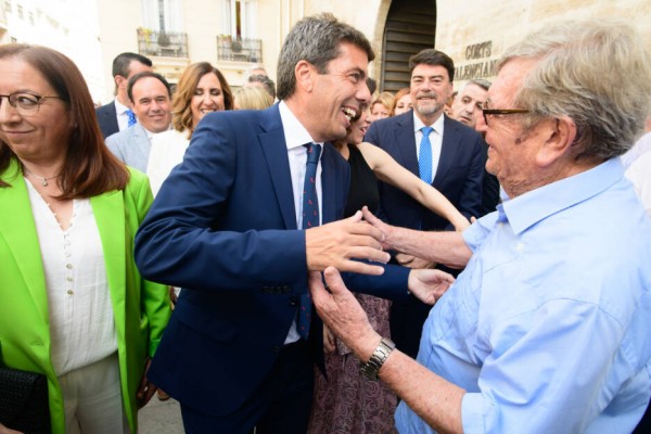 Guiño de Mazón: elige Alicante para su primera visita institucional a un ayuntamiento