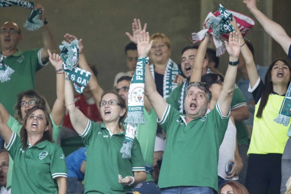 Pobre respuesta de la afición del Elche a la concentración contra Tebas
