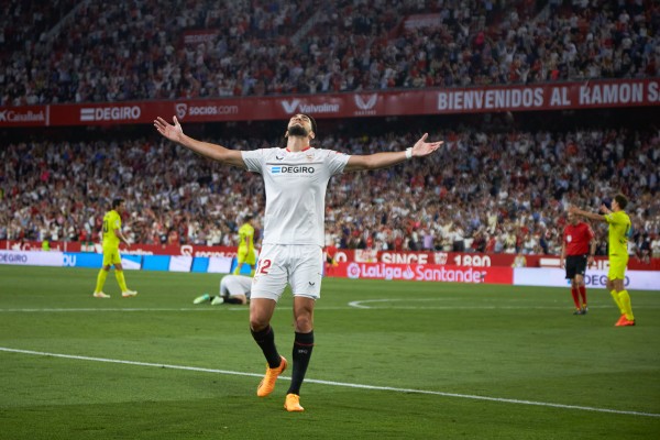El Valencia estudia fórmulas para convencer al Sevilla por Rafa Mir