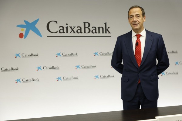 CaixaBank se lamenta de la alta carga fiscal pagada (40%) y se pregunta por qué penalizar al sector
