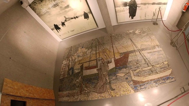 Benidorm exhibe el mural de Gastón Castelló en Boca del Calvari antes de instalarlo en la fachada

