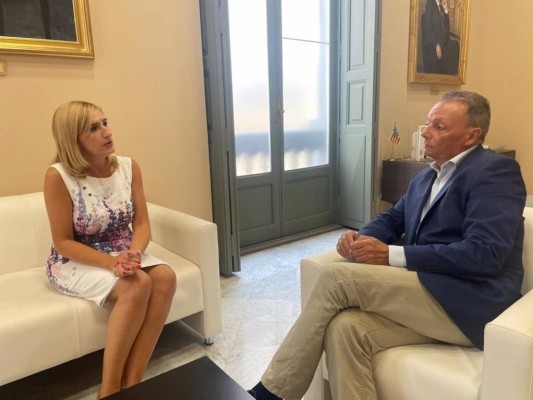 Pradas se reúne con la CEV para analizar vías que afiancen la Comunitat como 