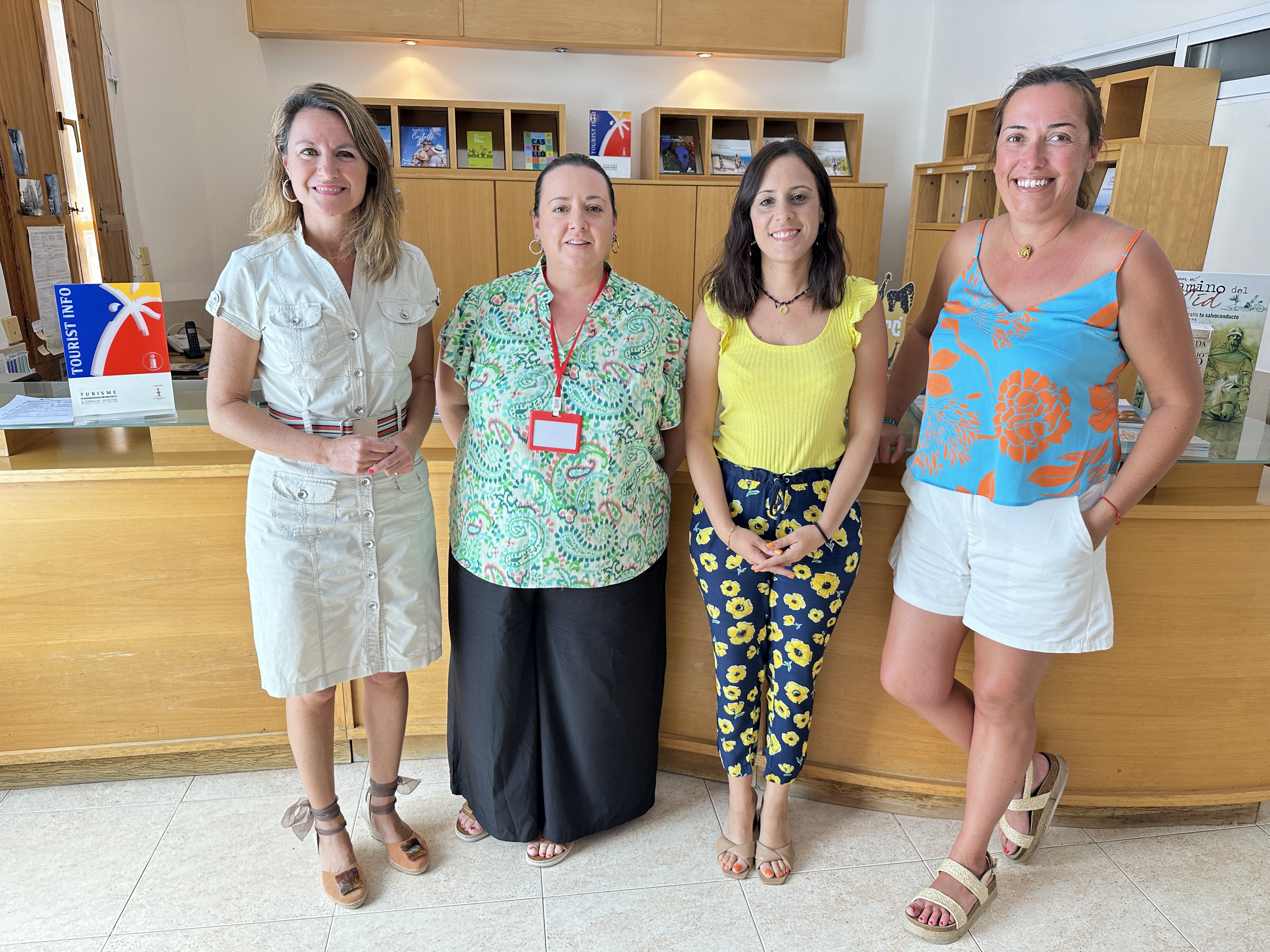 Castelló refuerza los servicios de playa y abre una oficina de turismo en la tenencia del Grau