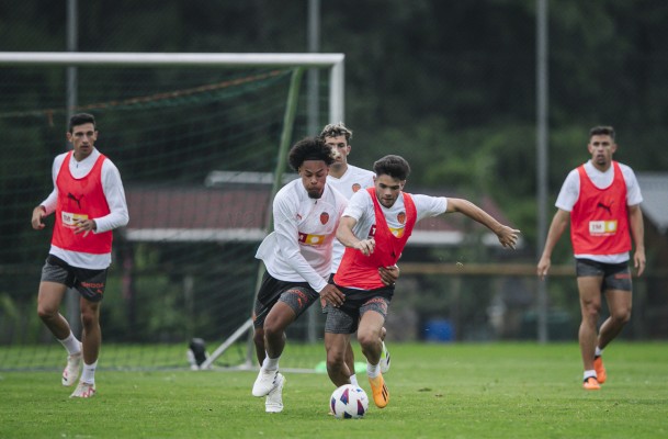 El Valencia retoma los entrenamientos en Paterna con los descartes pero sin Yunus
