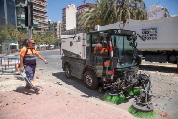 El eterno debate de la limpieza en Alicante: PP y Vox rechazan fiscalizarla frente a la izquierda