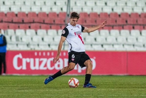 El sub-23 Juanmi García apuntala el esquema defensivo del Hércules de Torrecilla