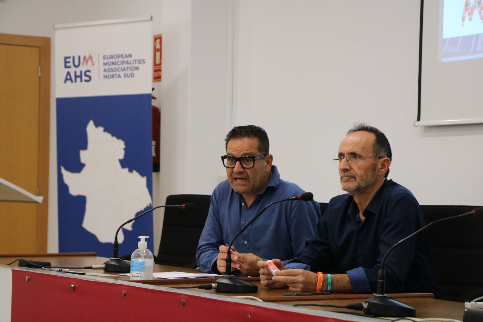 José Cabanes, presidente de la Mancomunitat de l´Horta Sud, y Bartolomé Nofuentes, responsable de fondos europeos. - 