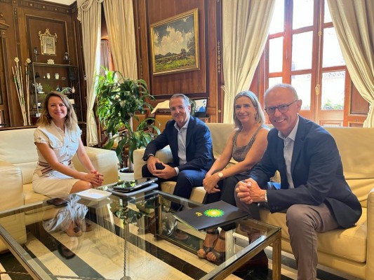 Carrasco afianza el compromiso de convertir el Serrallo en un polo industrial de crecimiento económico 