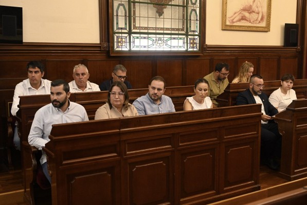 Marejada en el PSPV y Compromís por votar a favor de la subida de sueldos en la Diputación