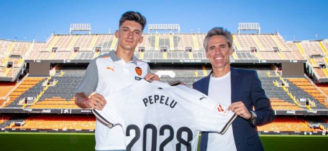 El Valencia CF inscribe a Cenk y Pepelu en LaLiga