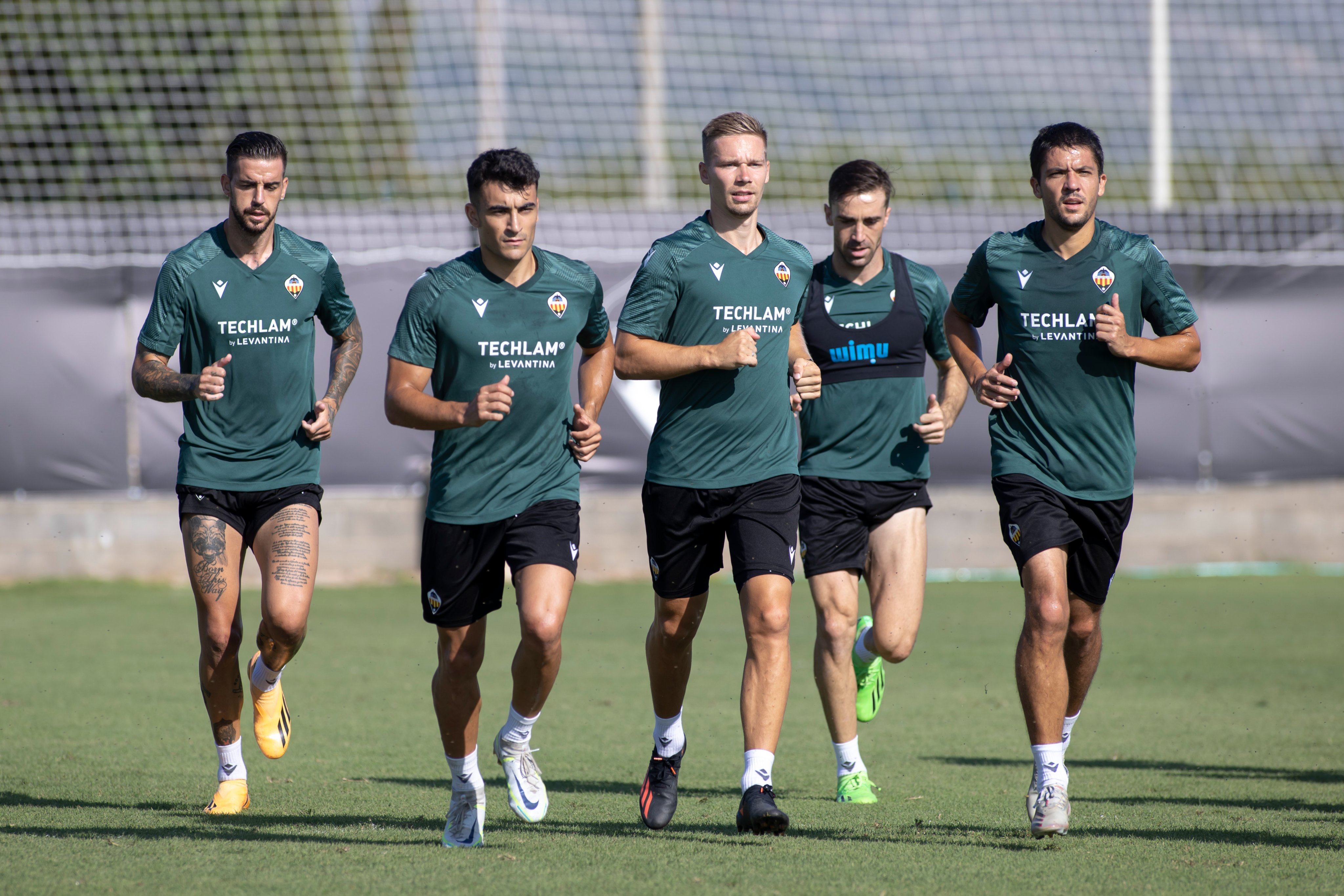 Schreuder anuncia lista para el stage de pretemporada con las ausencias de Galas y Bilal