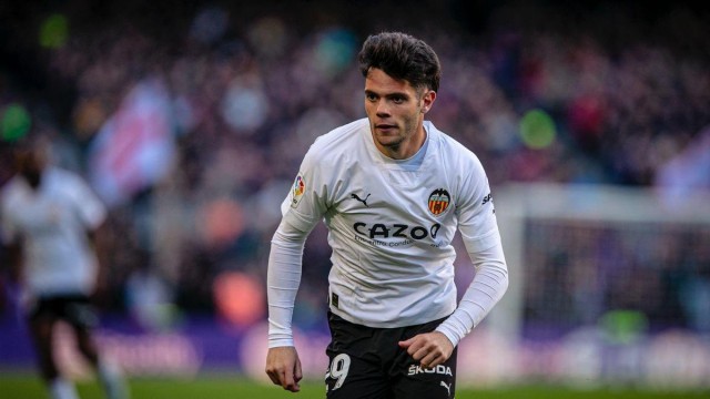 El Valencia paraliza la salida de Fran Pérez

