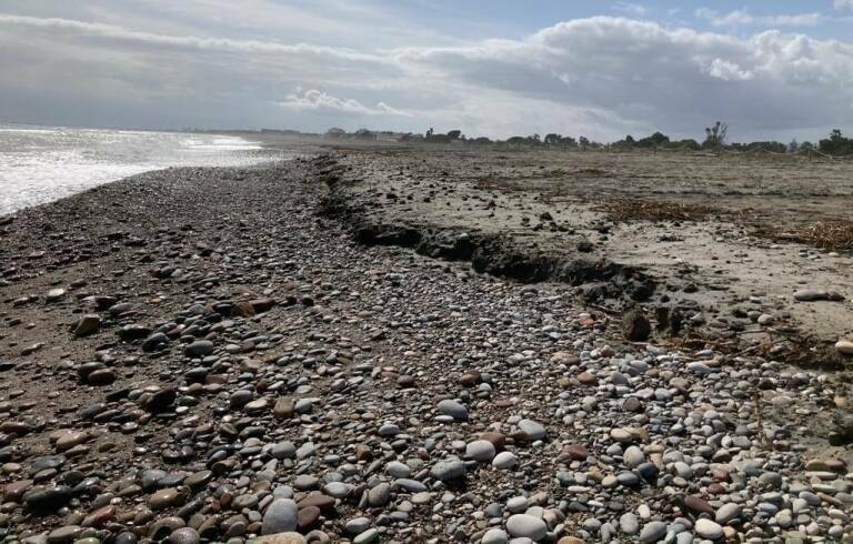 Los vecinos de las playas de Almardà, Corinto y Malvarrosa reclaman una solución para la costa