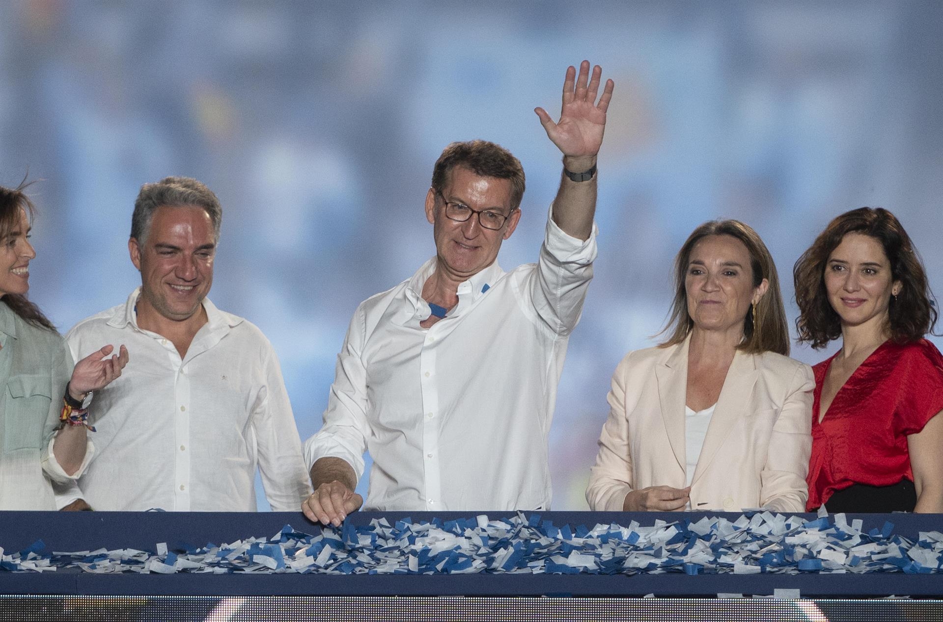 El escrutinio de las generales se cierra sin cambios de escaños a la espera del voto CERA