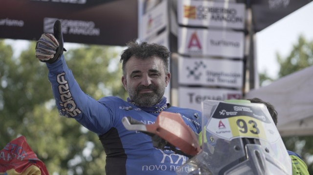 Daniel Albero cruza la meta de la Baja Aragón como tercer clasificado de la categoría Trail