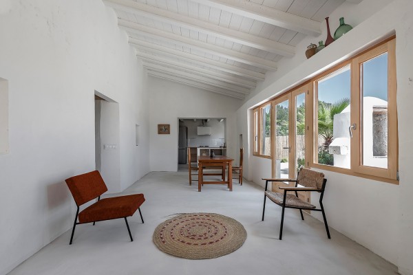 Petjades i topografies per actualitzar l’arquitectura de la Marina